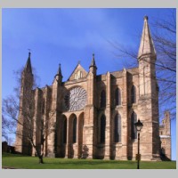 Durham Cathedral, photo  Des Blenkinsopp, Wikipedia, east.jpg